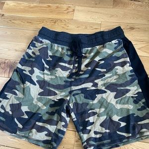 Camo Shorts large